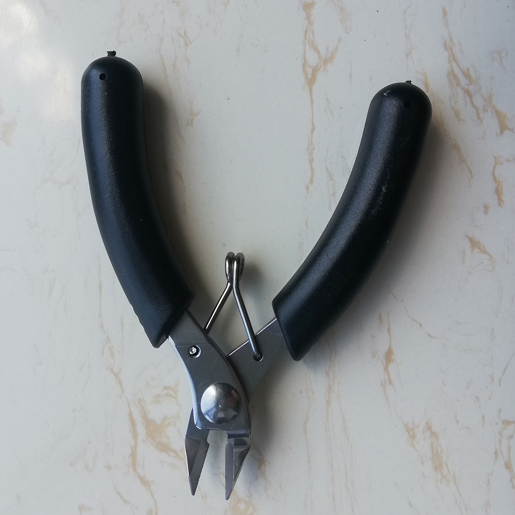 Badminton Player - Ergonomic Diagonal Pliers for Tennis Badminton
